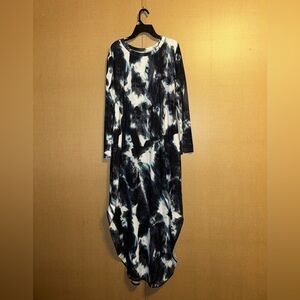 Long Sleeve Blue and White TieDye Dress with Pockets Large